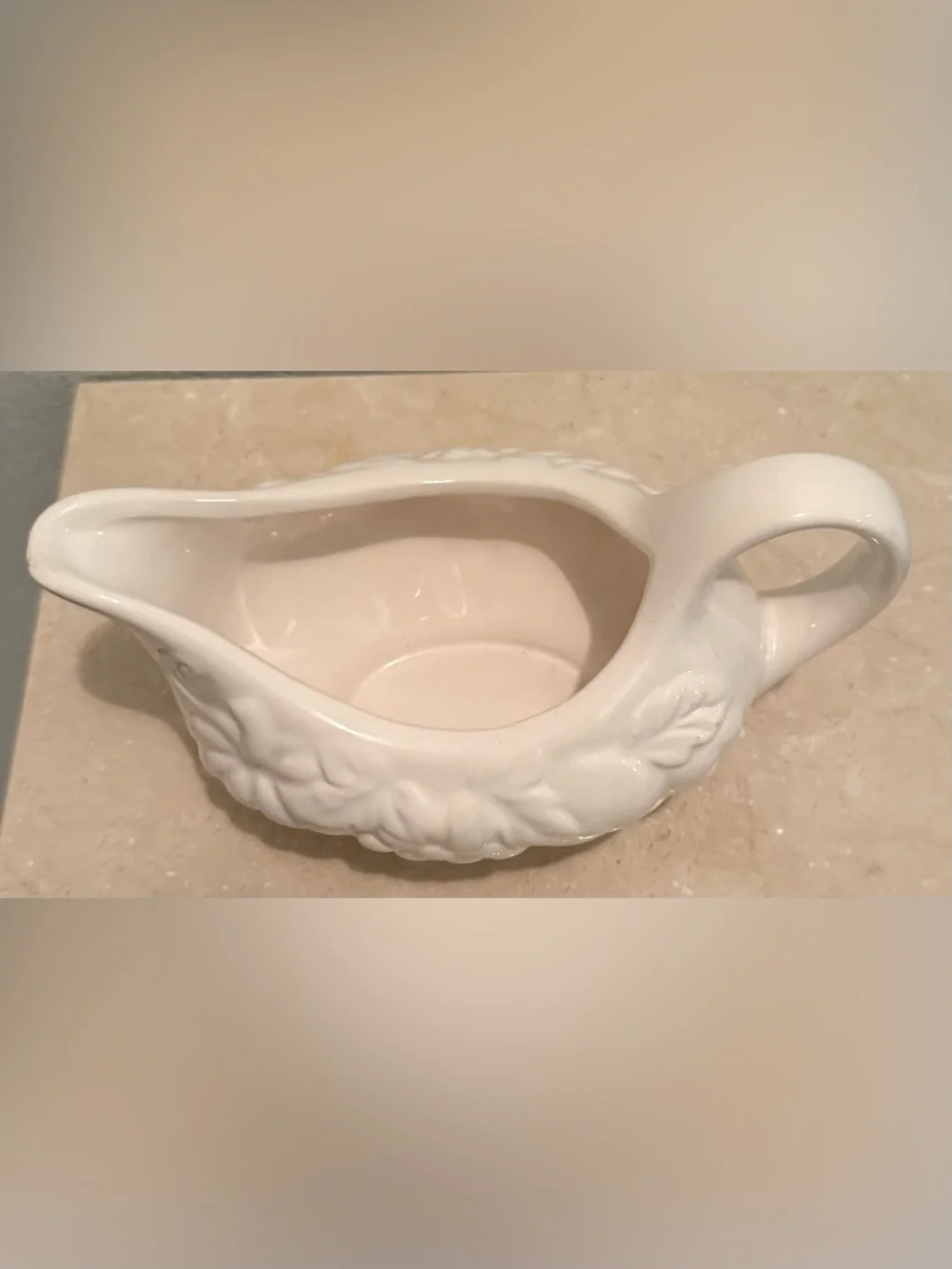 Tabletop Gallery Harvest Gravy boat holds 2 cups.